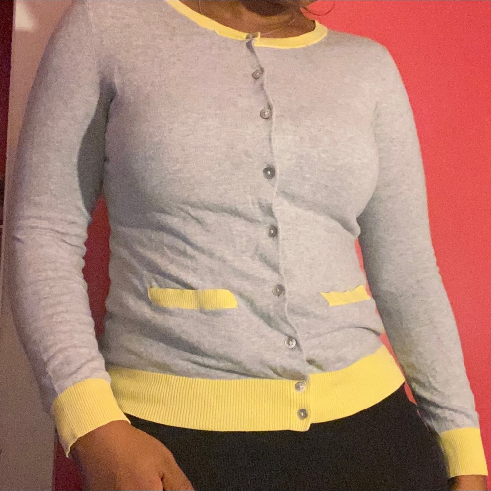 Heather Grey Sweater with Lemon Accents 💨